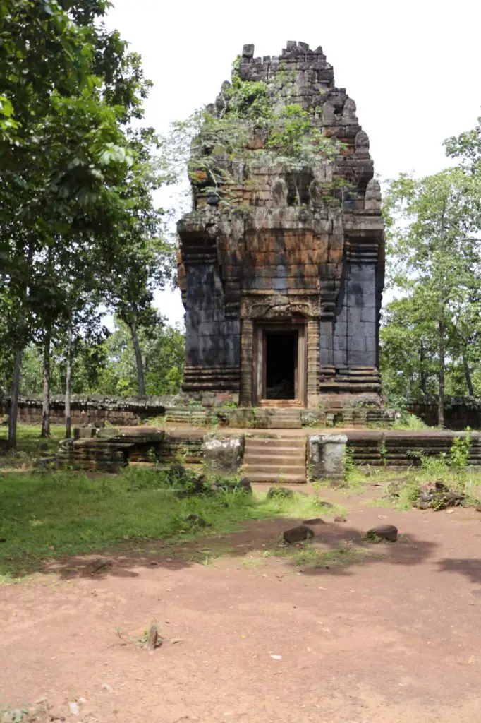 Prasat Neang Khmau, Black Lady, Koh Ker, Three Days Ultimate Guide, Siem Reap
