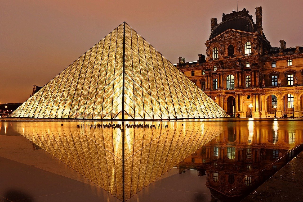 famous landmarks in France, the Louvre, Paris at night