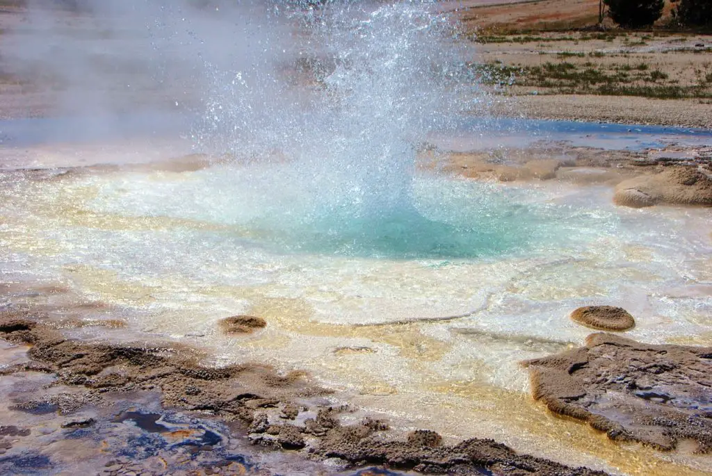 4 days in Yellowstone Itinerary, water, geyser, steam-60211.jpg