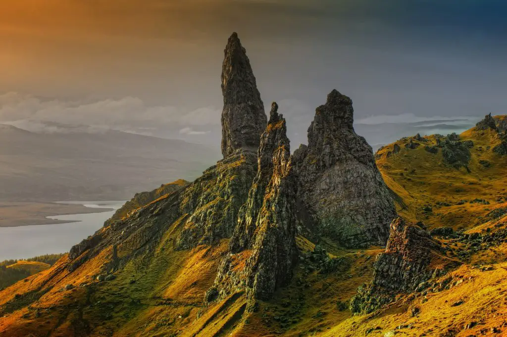 2 day Isle of Skye itinerary, mountains, rock formations, scotland-540130.jpg