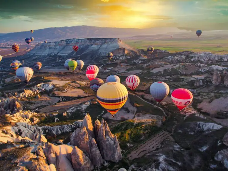 2 days in Cappadocia itinerary, hot air balloons, sunrise in Cappadocia, Goreme Valley