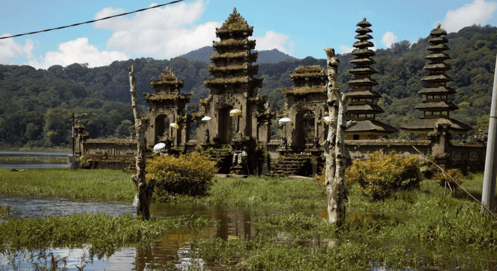 7 days in Bali itinerary, Pura Danau Tamblingan, Tambligan Temple, Indonesia, Bali