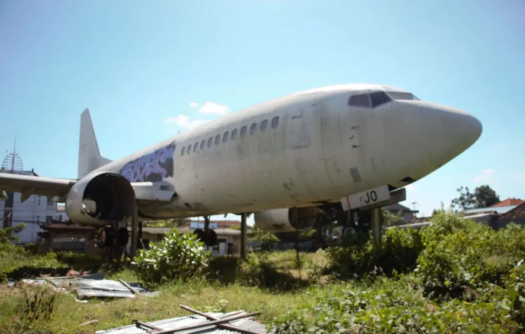 7 days in Bali itinerary, abandoned planes in Bali, abandoned Boeing 737 at South Kuta, former Sriwijaya Air
