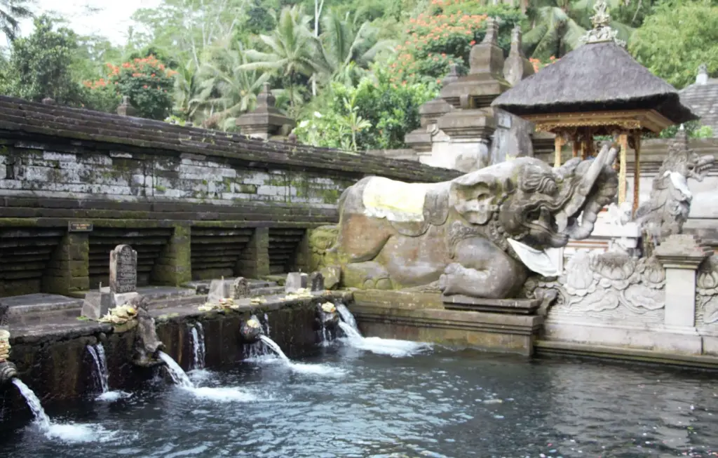 7 days in Bali itinerary, bathing pool at Tirta Empul, pool for cleansing, holy spring water, Bali, Indonesia 